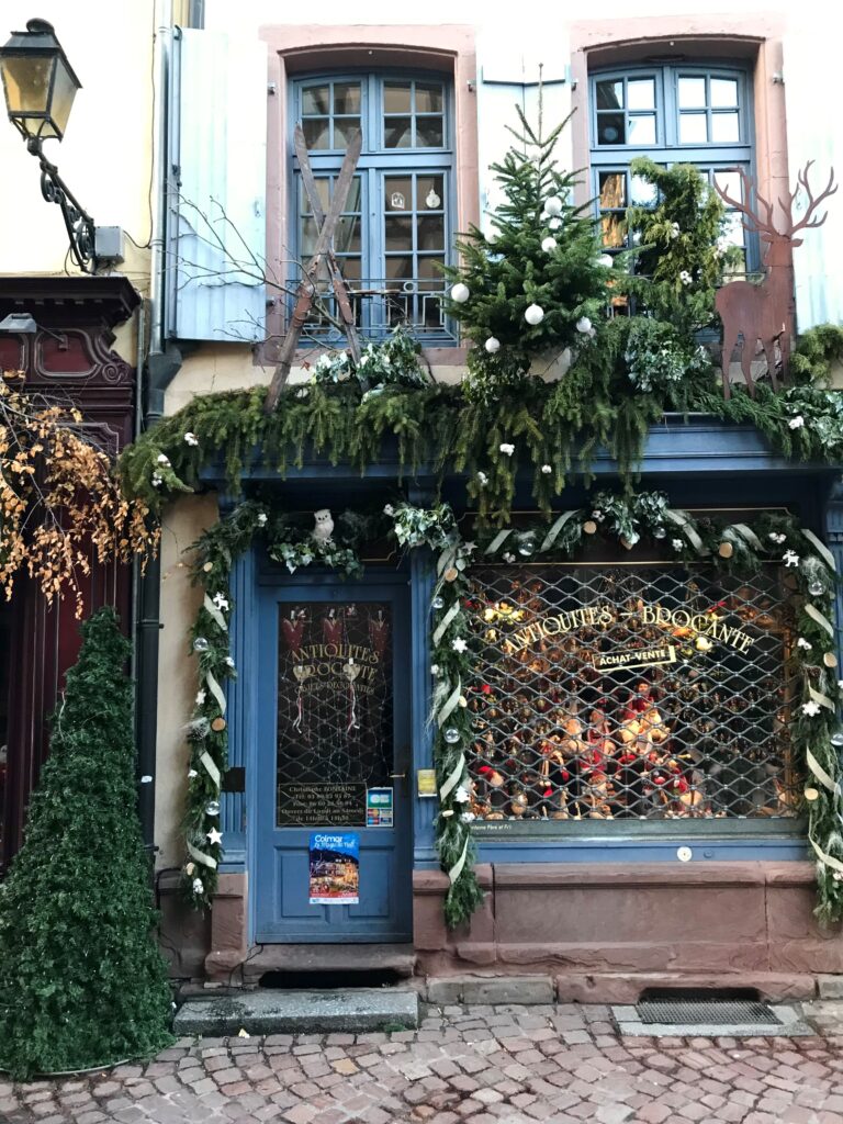 The beauty of Colmar‘ Christmas Market is all its stunning decorations on window displays of shops and restaurants