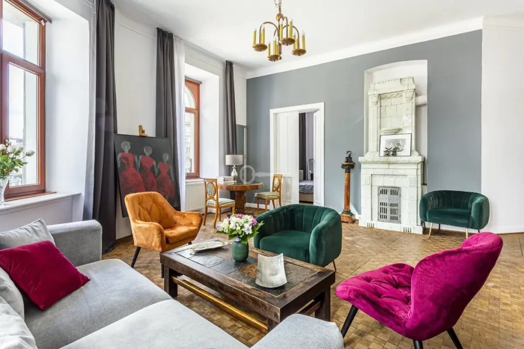 Airbnb flat next to Plac Zabwiciela (Option 1 above). Photo credit: Airbnb.