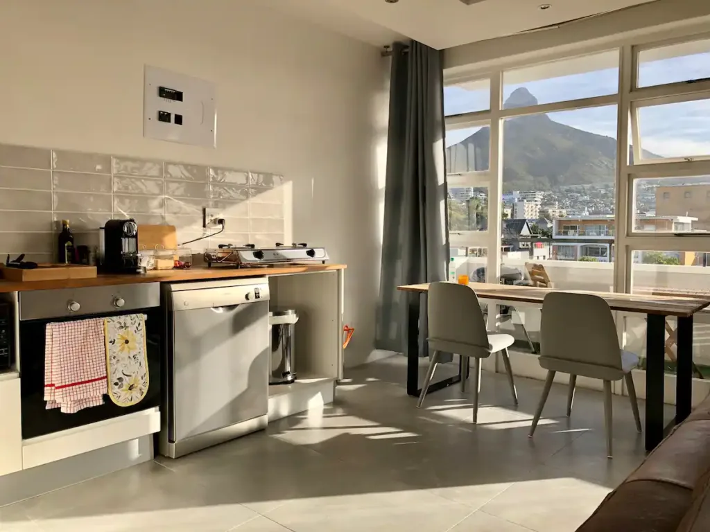 Modern Studio with Moutain Views in Cape Town // Photo Credit Airbnb