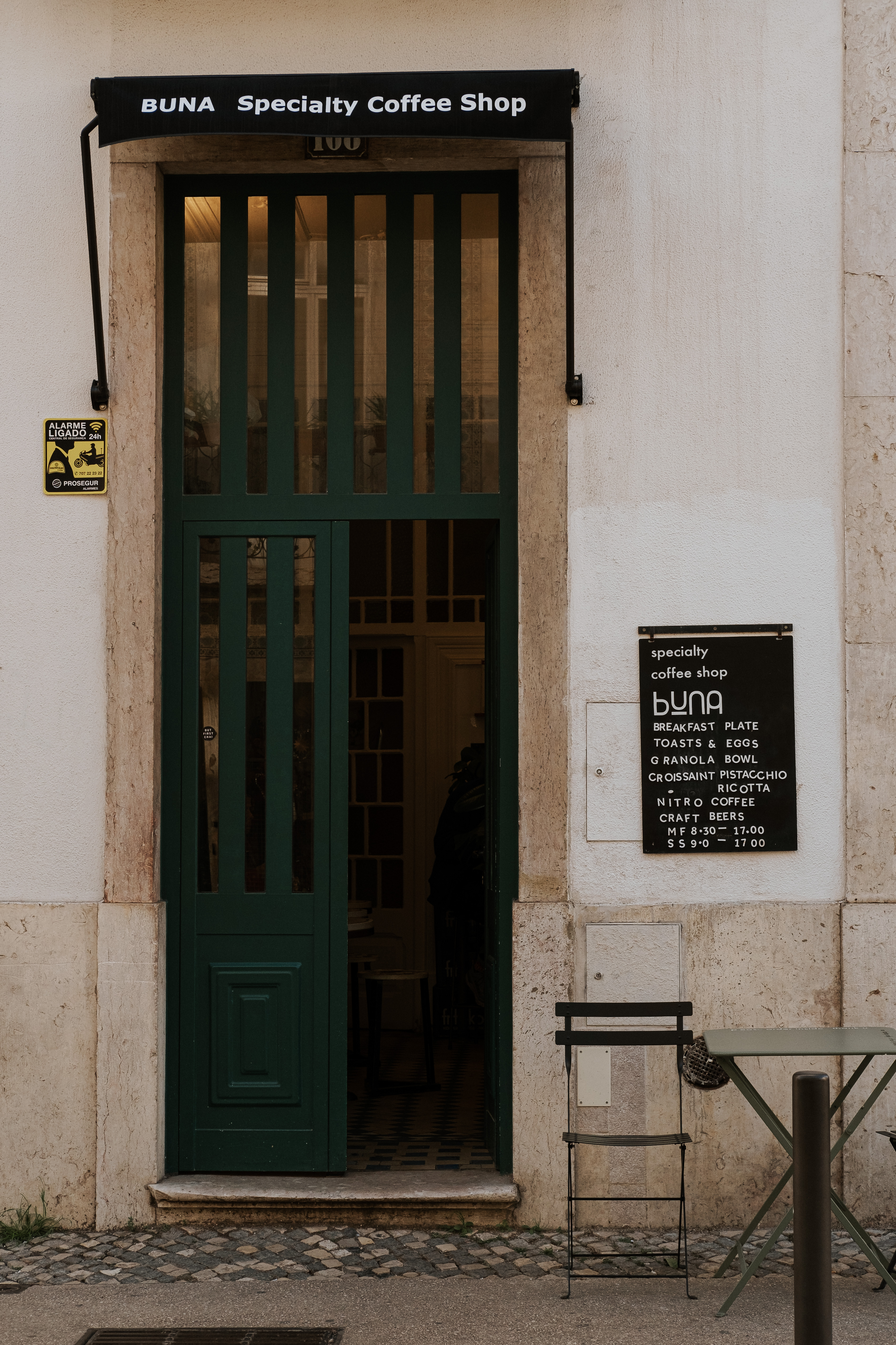 Buna  - One of Lisbon's best cafes // Photo credit @heyandiehey