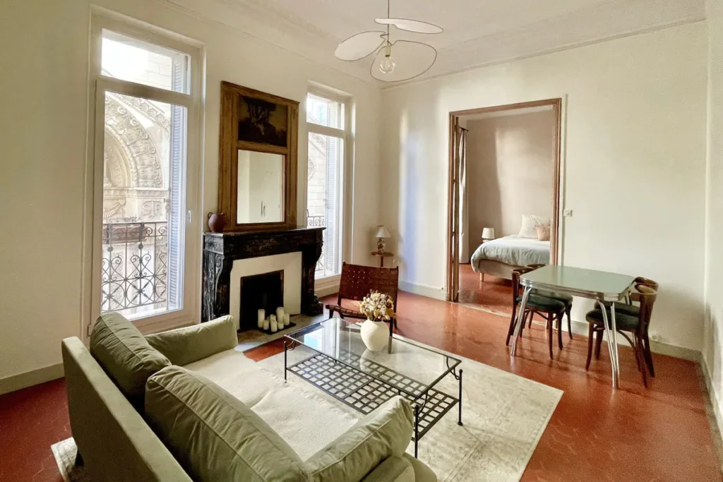 Elegant Airbnb with a touch of Provance in Marseille // Photo credit Airbnb