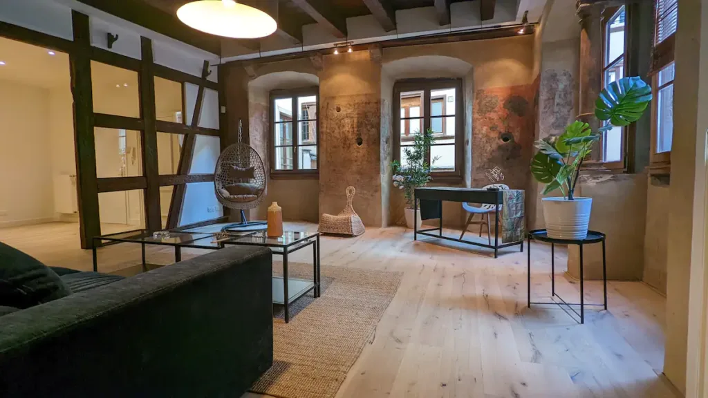 HISTORIC APARTMENT Airbnb in Strasbourg // Photo Credit Airbnb