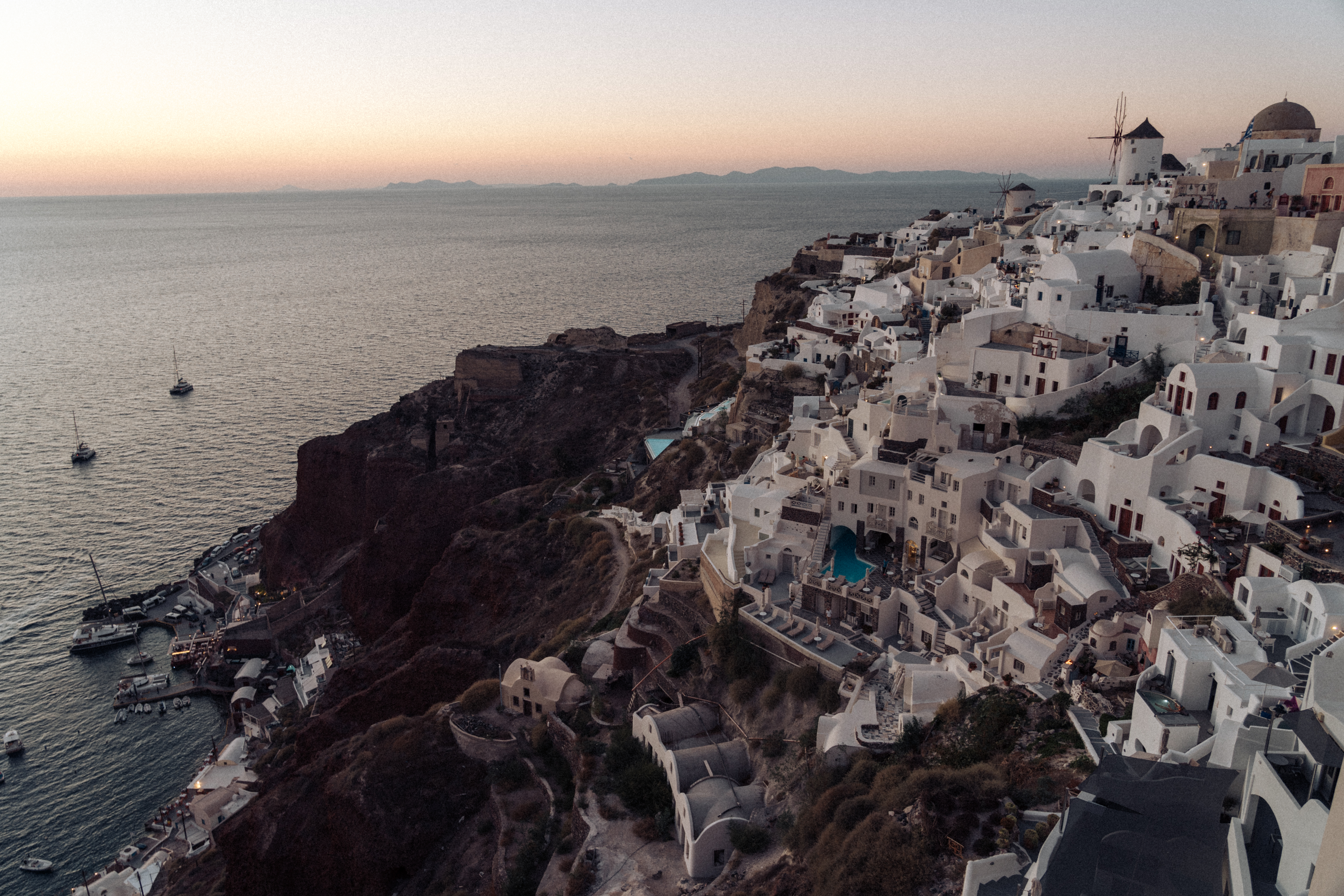 Your Guide to Top 10 Prettiest spots in Santorini! Make sure you cover them all! // Photo credit  @voyageinstyle_ 
