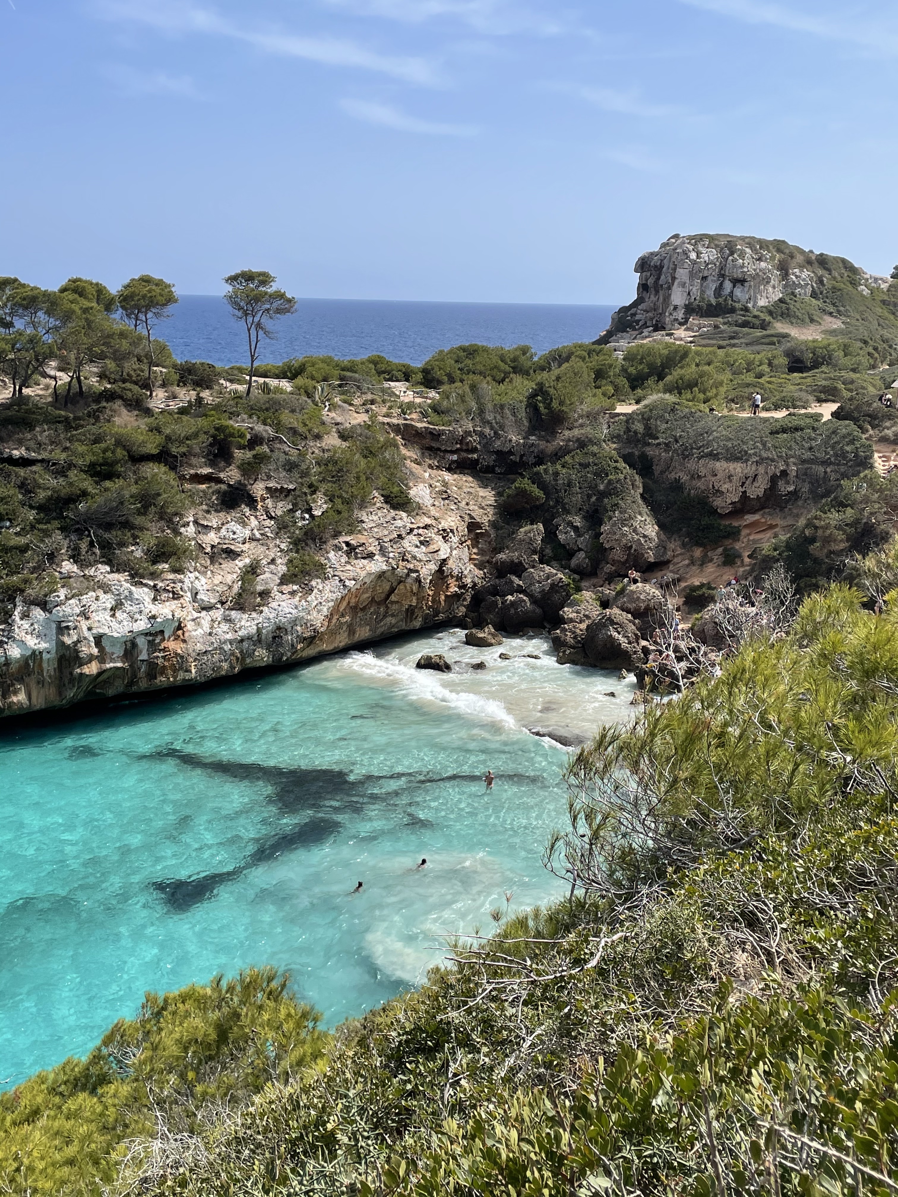 Cala Moro in the South East of Mallorca. If you do not know when to avoid Mallorca you will end up on overcrowded beaches. Sometimes just coming two weeks earlier or later can make a big difference!