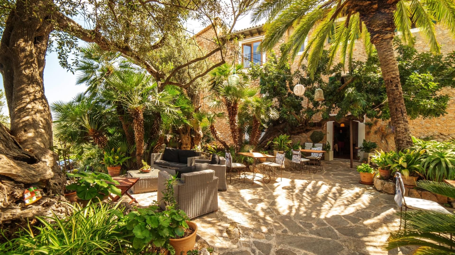 Sa Plana - a great budget hotel close to Palma, Mallorca // Photo Credit - Sa Plana