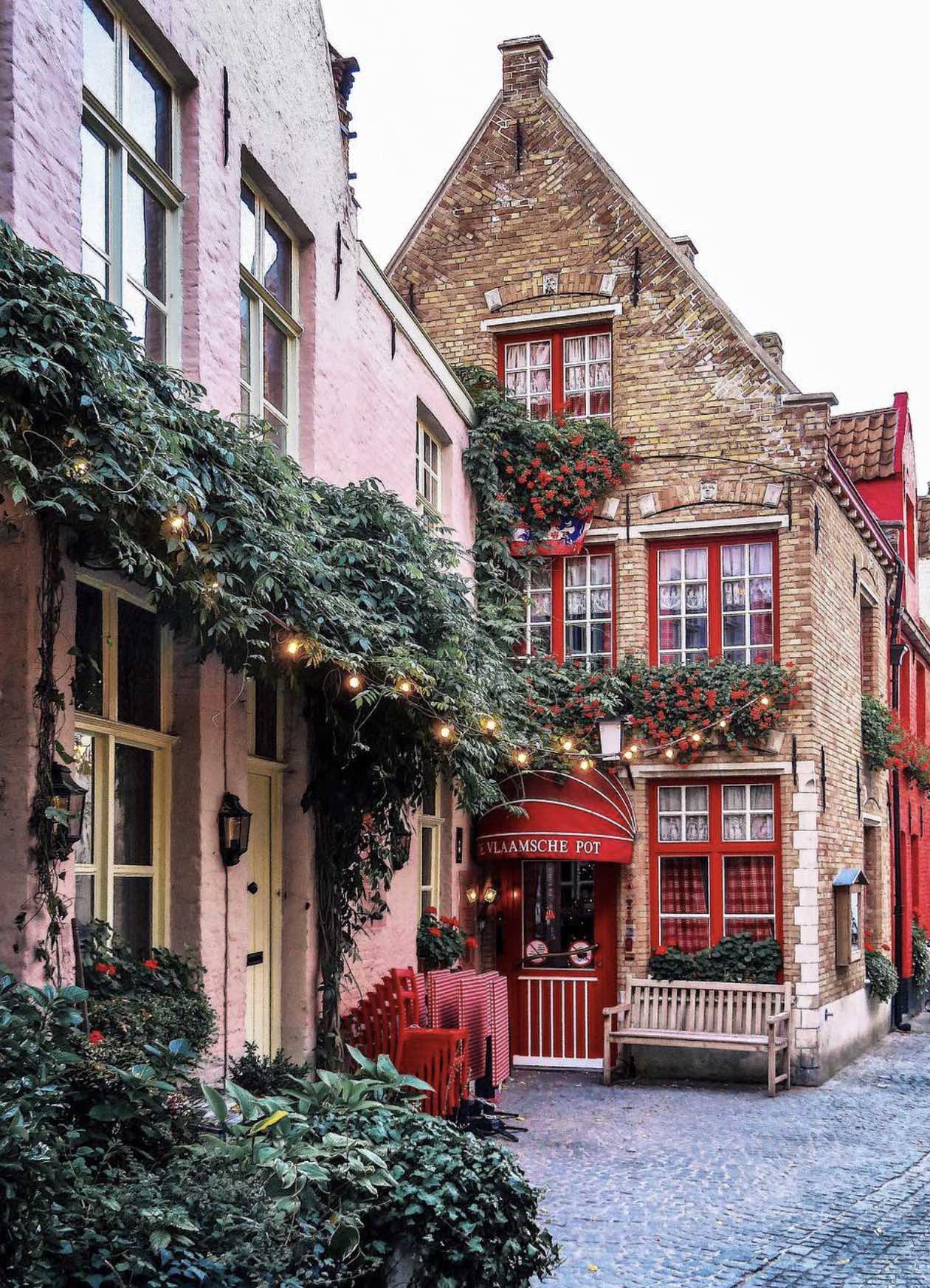 Bruges has one of the most romantic Christmas markets in Europe // Photo Credit @jesstudd