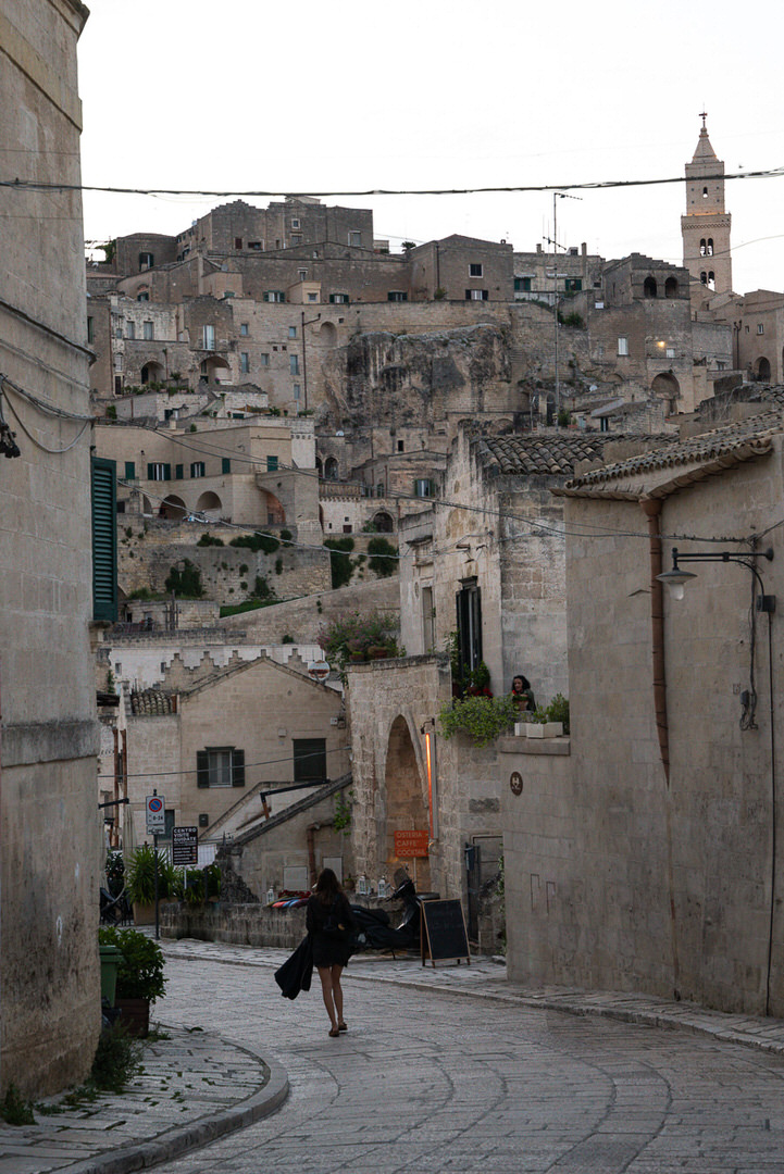 Exploring Matera's Sassi. Photo credit @roamandthrive