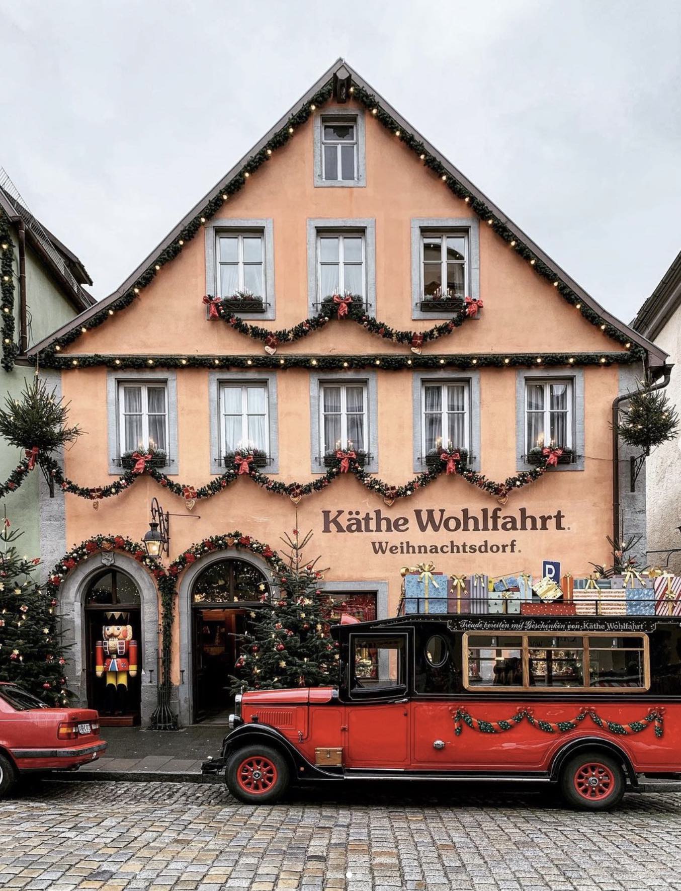 Rothenburg ob der Tauber must find itself on your list of Europe's best Christmas markets // Photo Credit @_s00__