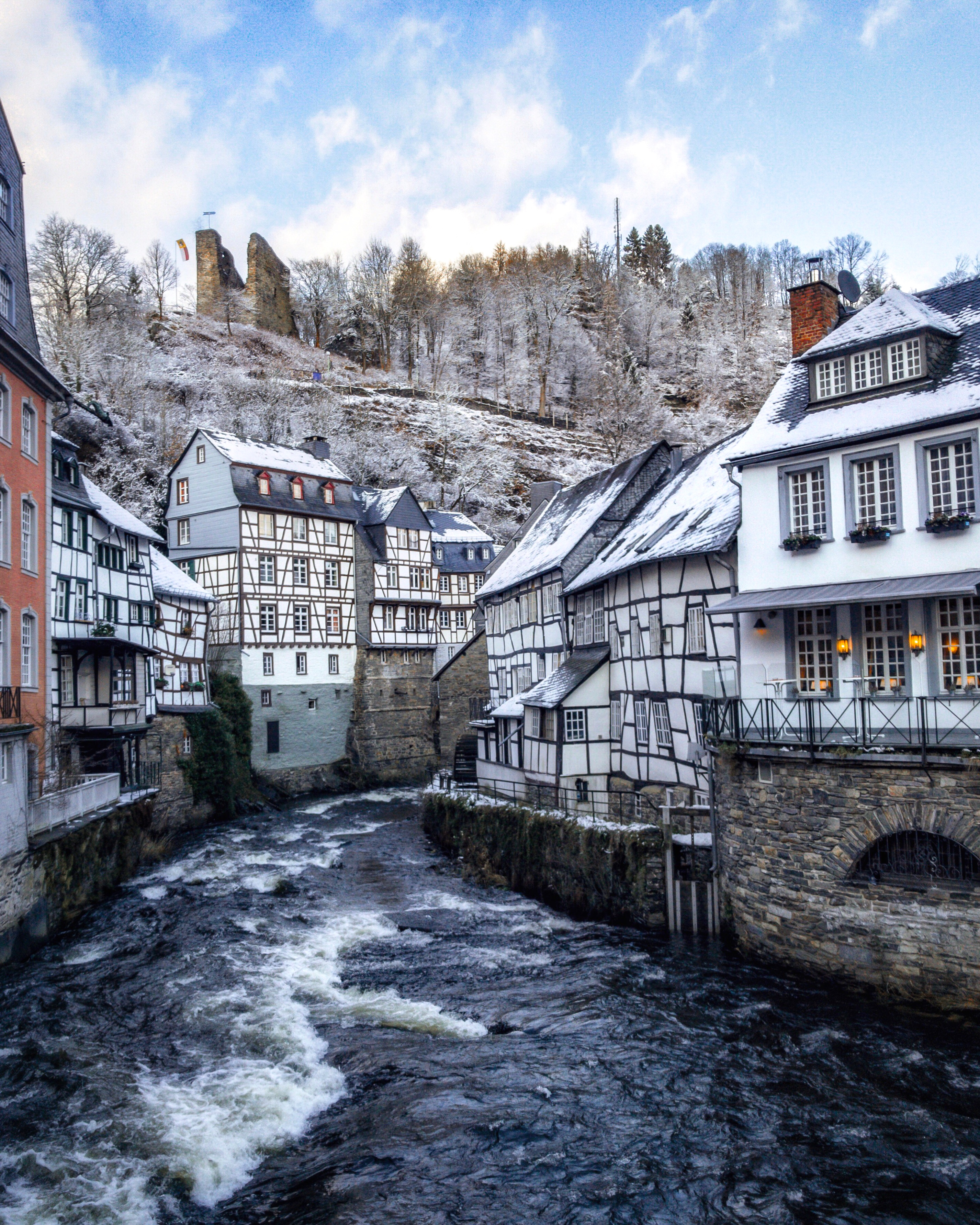 Also Germany has its fair share of less-known Christmas Markets - here Monschau by the talented @eskimo