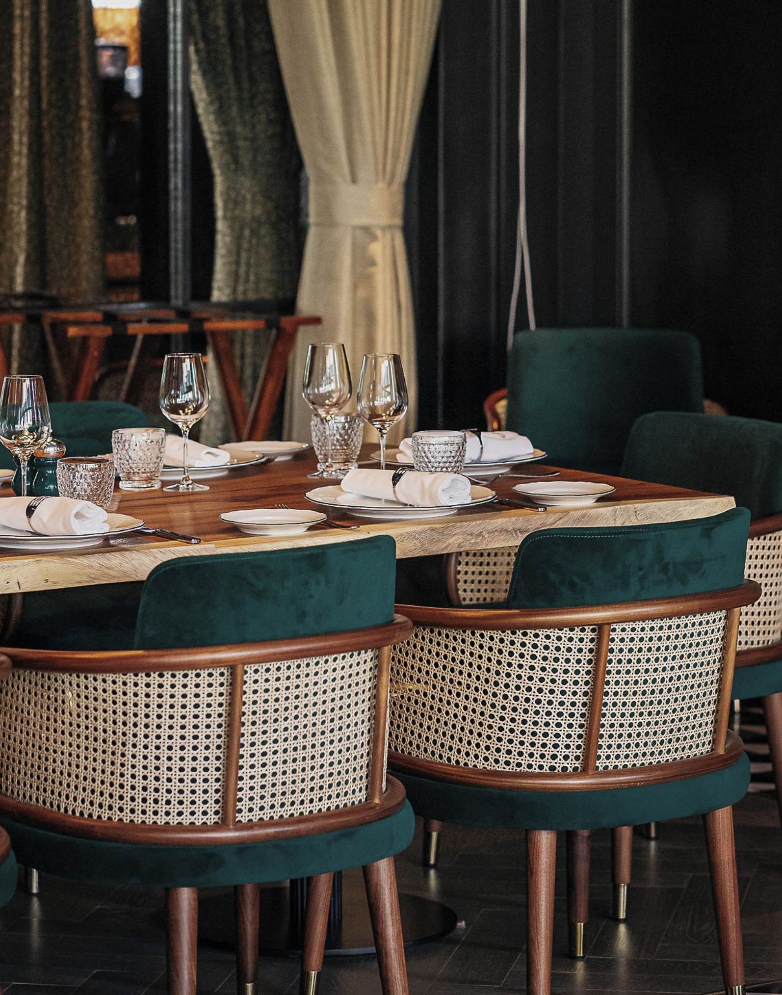 If you are after an elegant osteria ambiance for your business lunch in Dubai Chic Nonna is a great choice! Photo by Chic Nonna