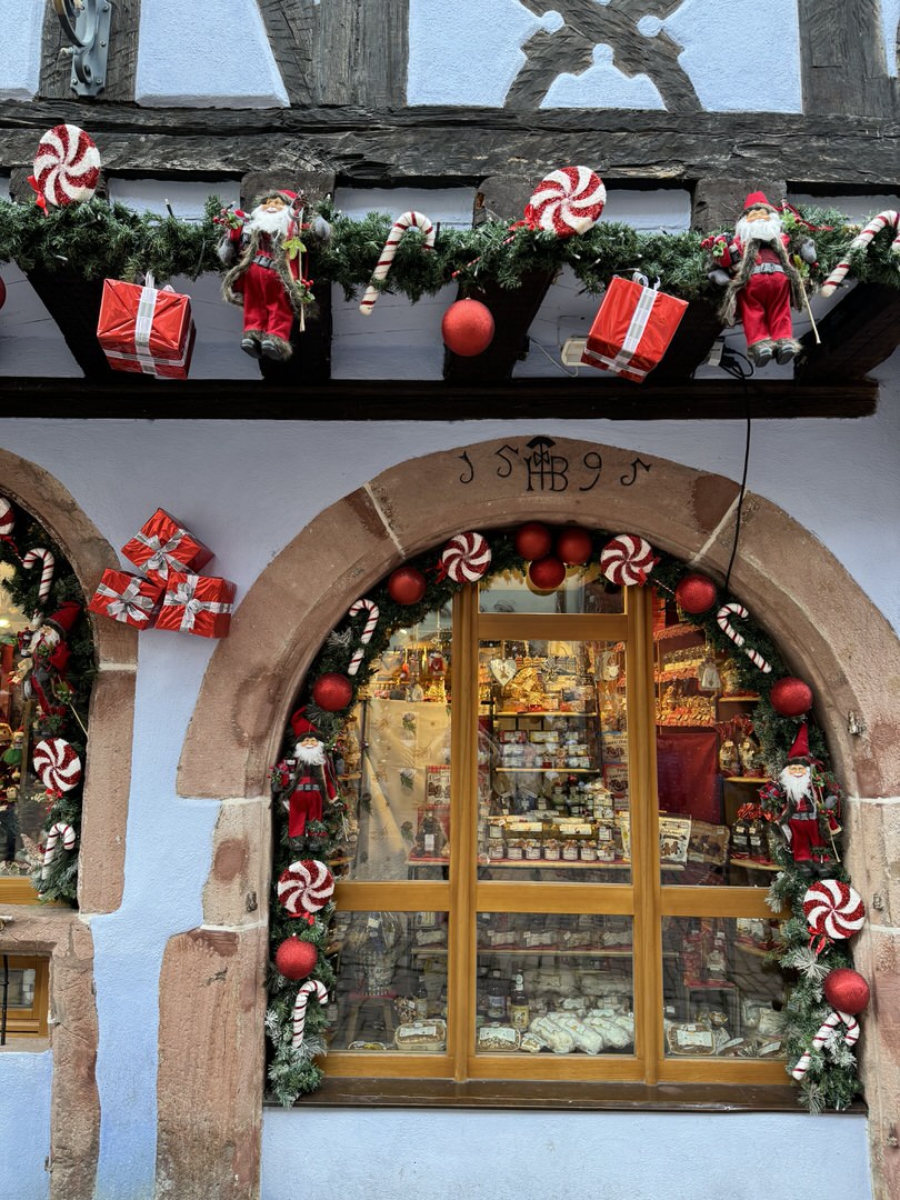 I visited Riquewohr during the Christmas period when the village became even more of a fairy tale. That said, Riquewihr is worth visiting the whole year long. 