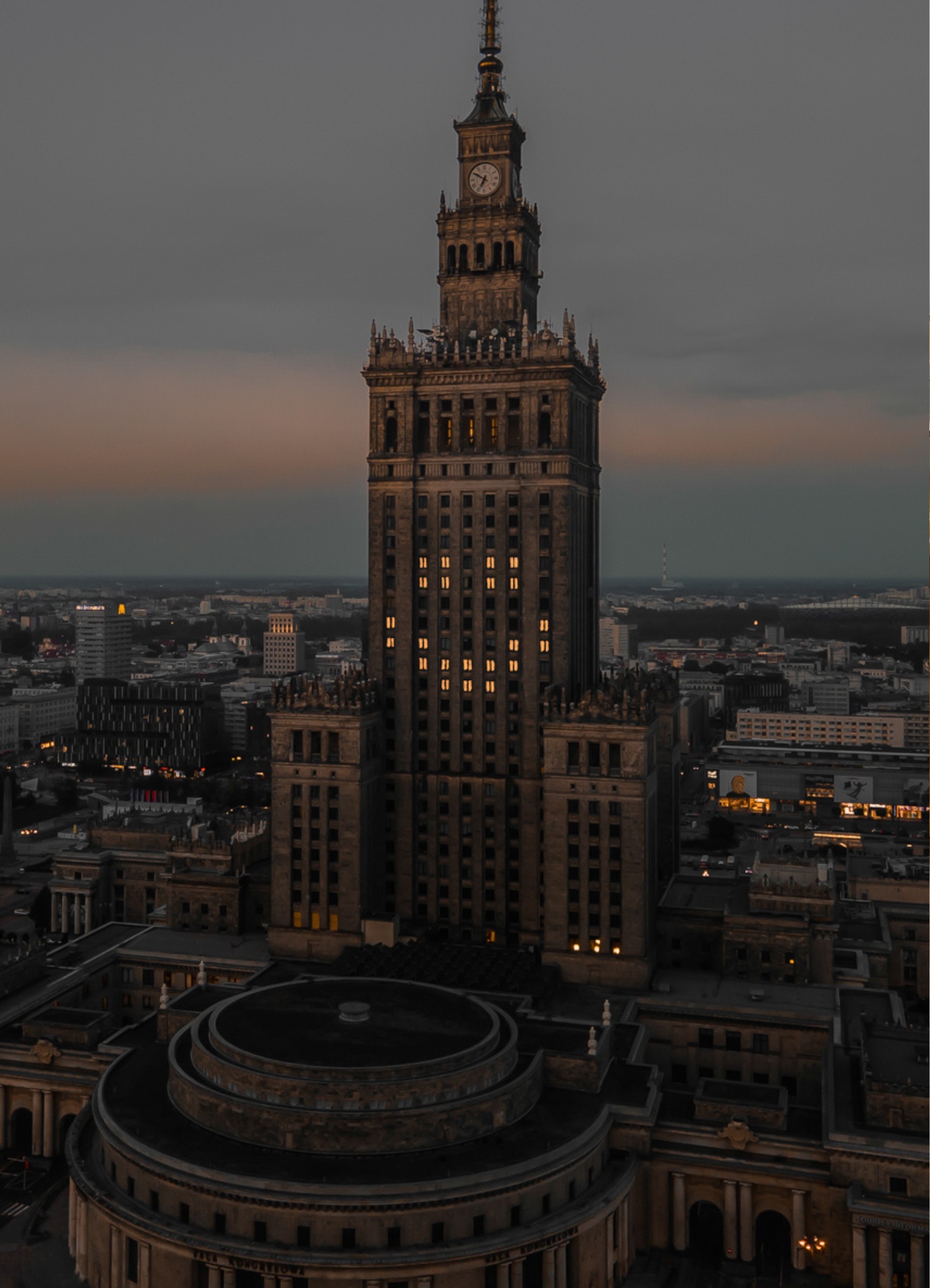 Warsaw 10 Best Restaurants Photo credit: Konrad Kotowski // Instagram @podniebny_kot
