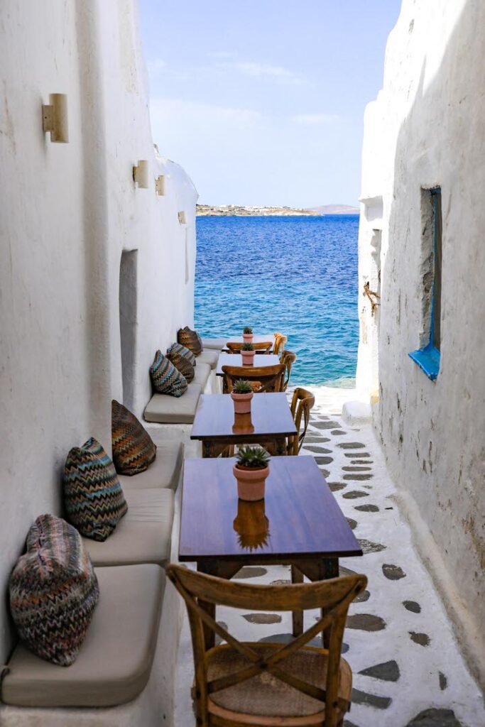 Negrita and Kastro's are your must-visit spots in Mykonos